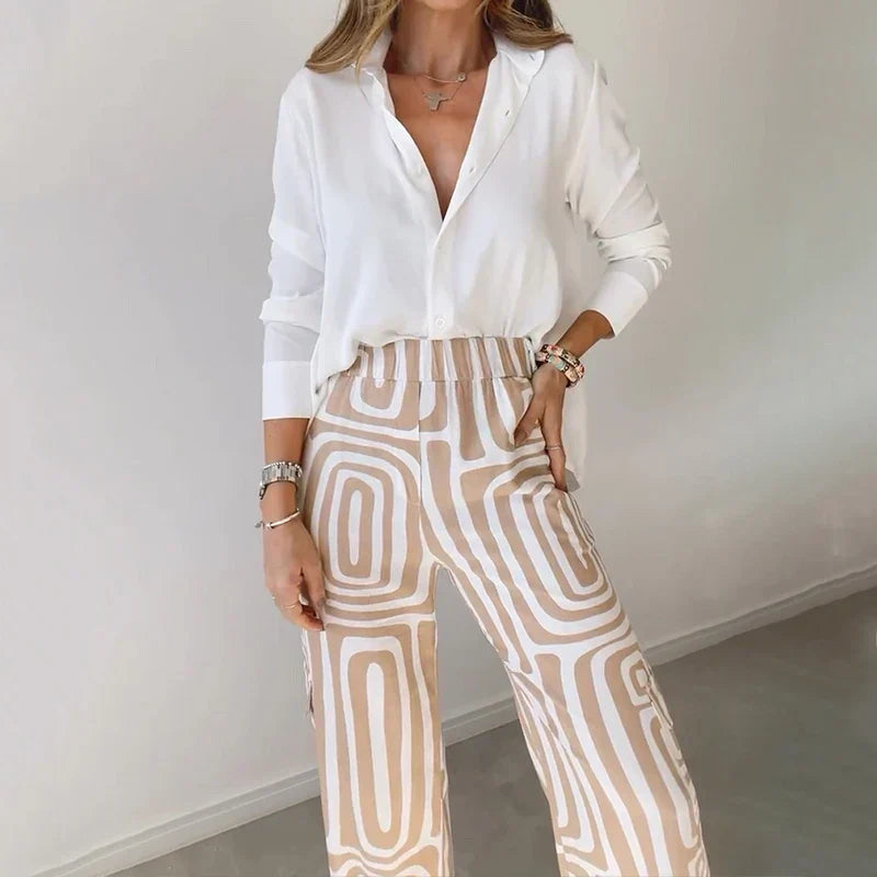 Taerisse | Elegante damesoutfit - wit overhemd met lange mouwen en wijde broek met beige geometrische print