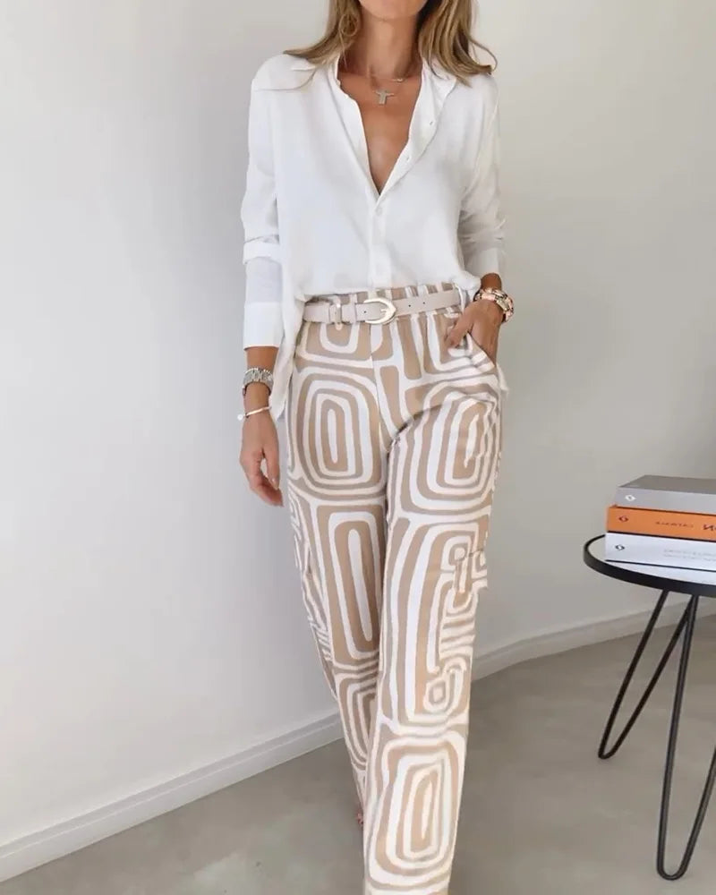 Taerisse | Elegante damesoutfit - wit overhemd met lange mouwen en wijde broek met beige geometrische print