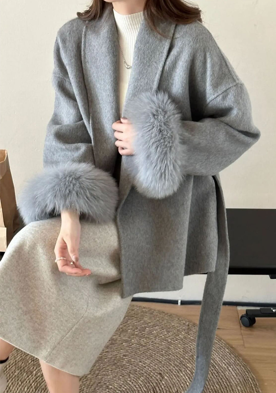 Asta | Luxe winterjas voor dames met bontmanchetten en strikceintuur – Elegante, warme bovenkleding