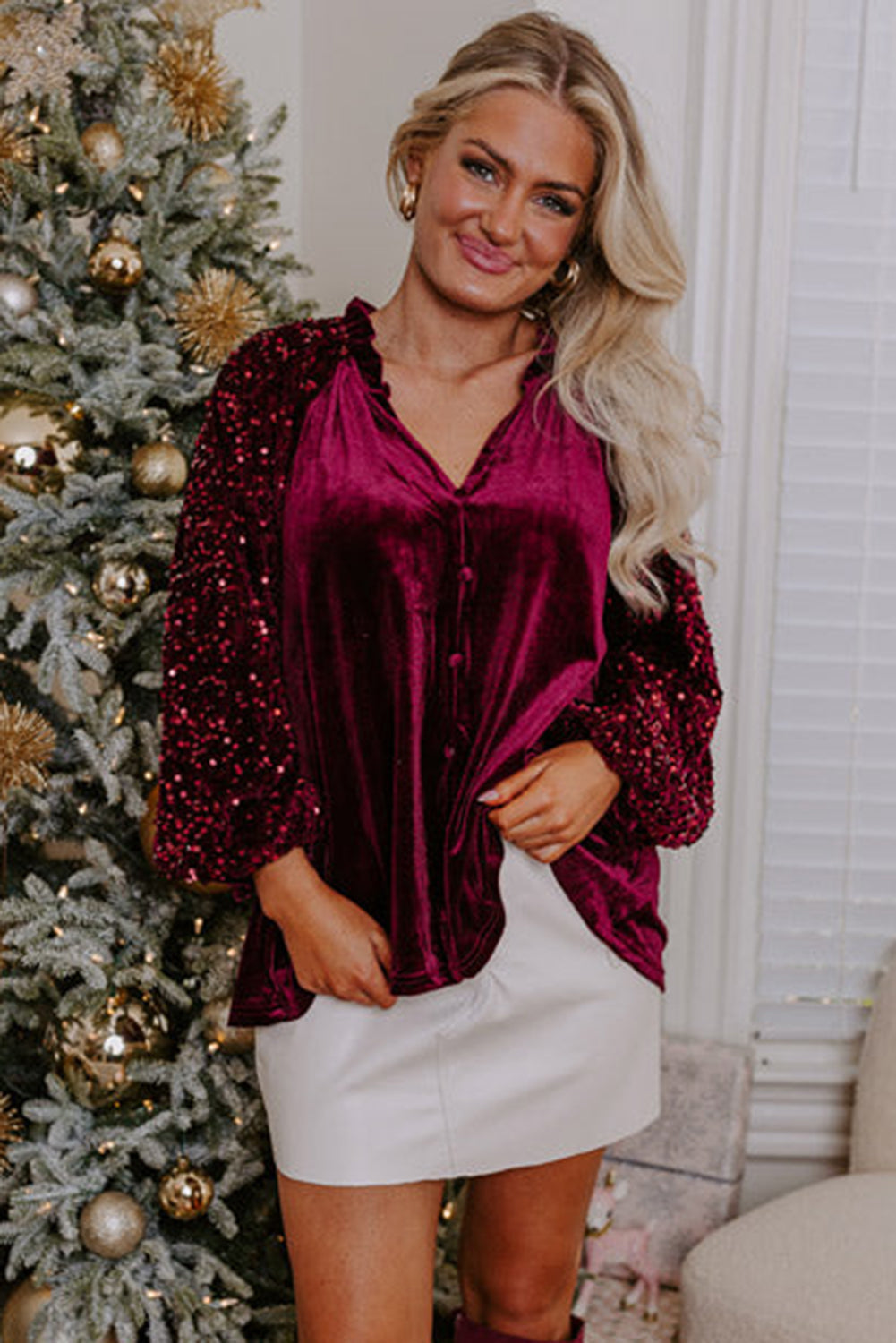 Amaris | Stijlvolle fluwelen dames-top met knoopsluiting en patchwork mouwen - feestelijke avondkleding