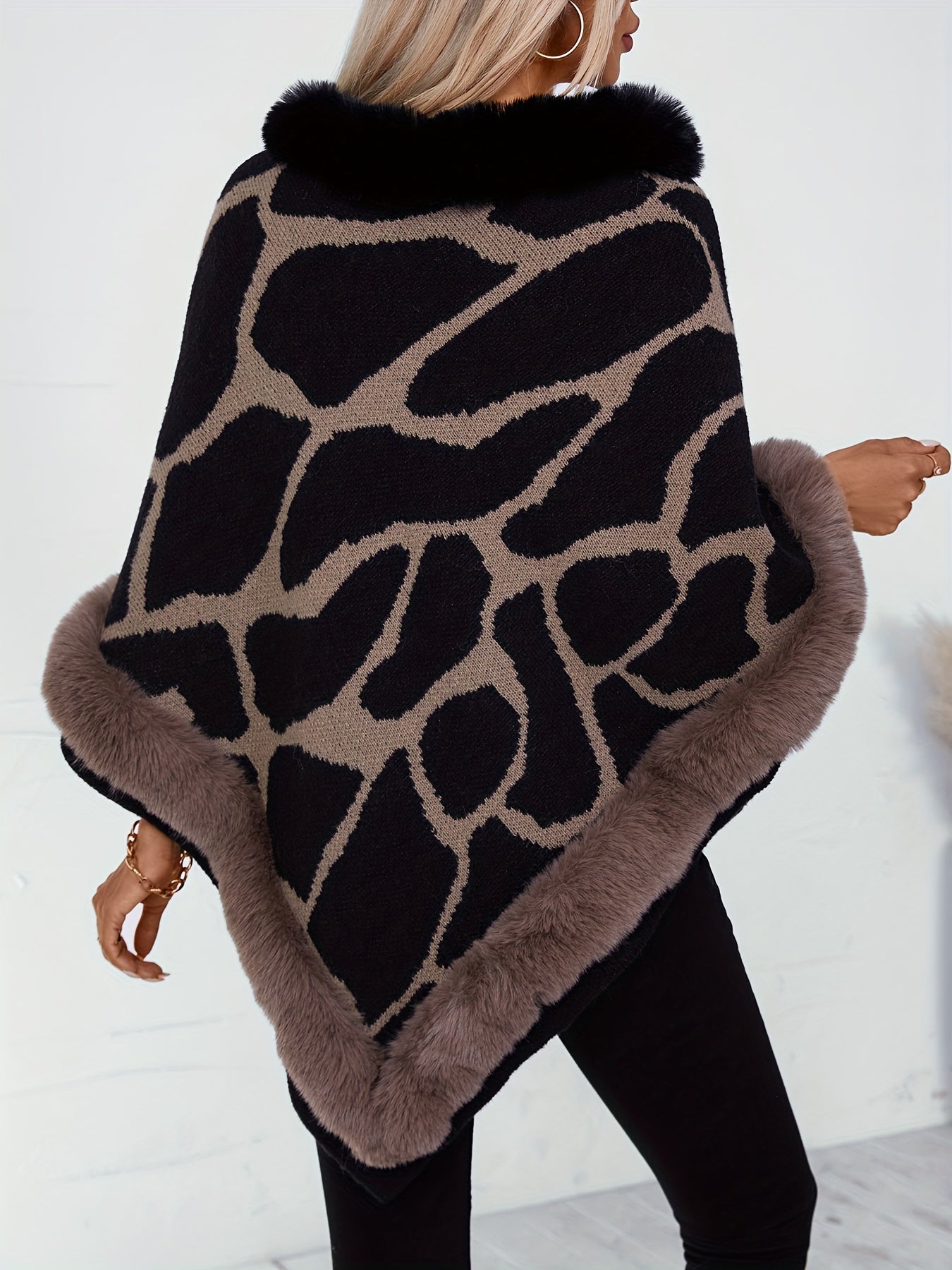 Fiera | Poncho met giraffepatroon voor dames - donzig, onregelmatig biesje