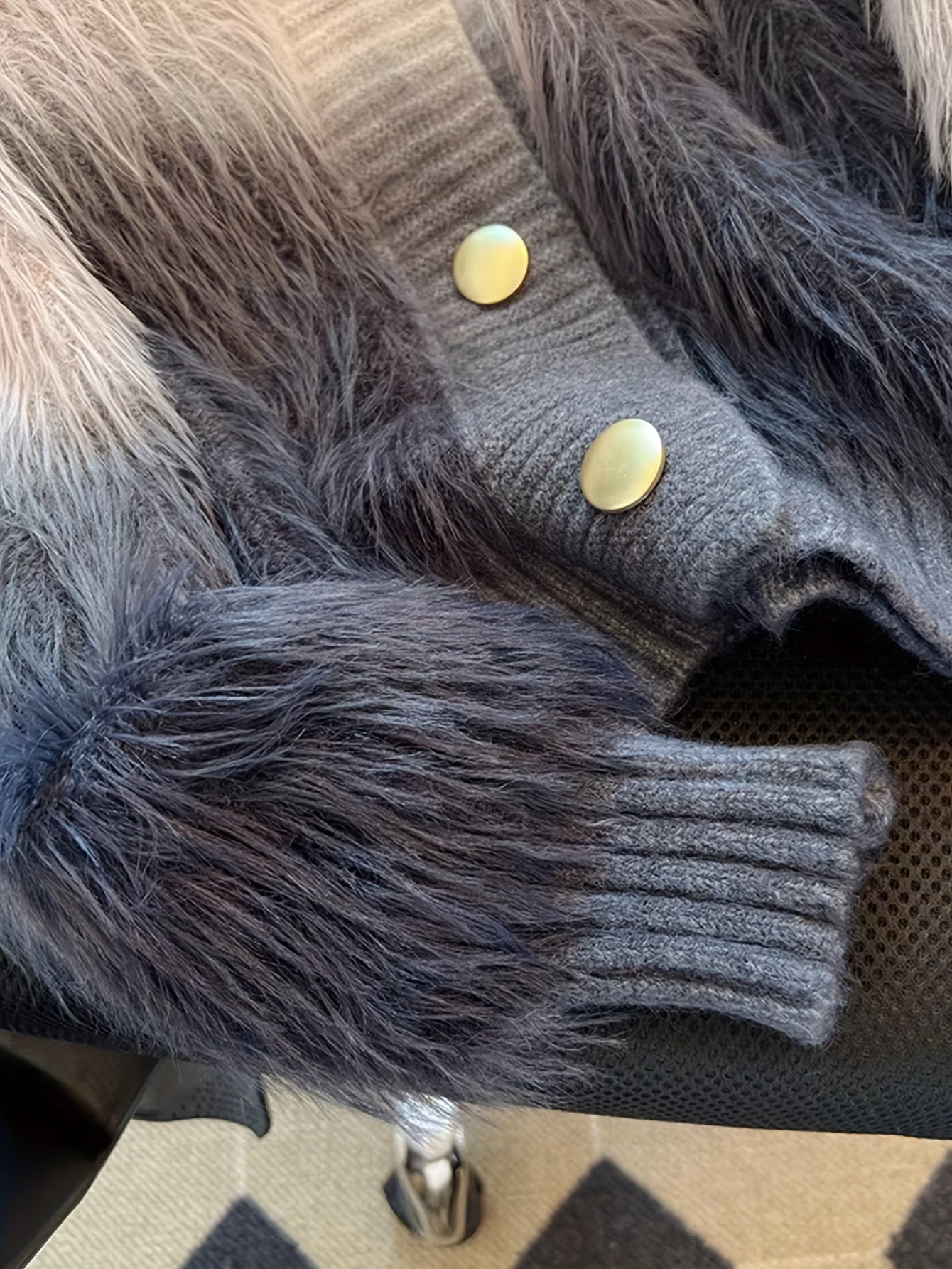 Cerys | Elegant damesvest met knoopsluiting - luxe imitatiebont- en nertsmix, hoge hals