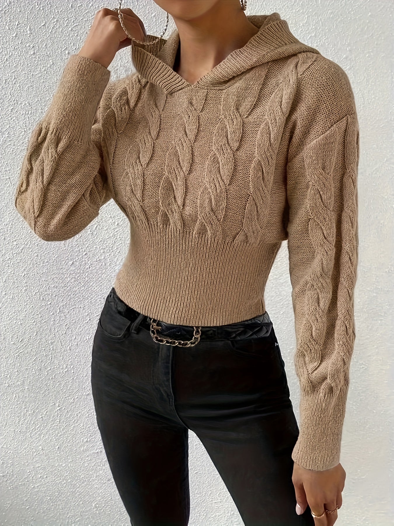 Willa | Trui met capuchon en gebreide kabel - Slim Fit, stijlvolle trui met lange mouwen