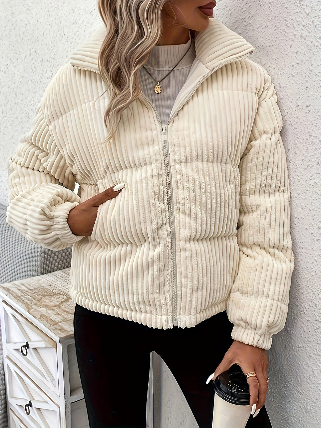 Zaria | Geribde damespufferjas met opstaande kraag - Beige, Warme, Stijlvolle Bovenkleding
