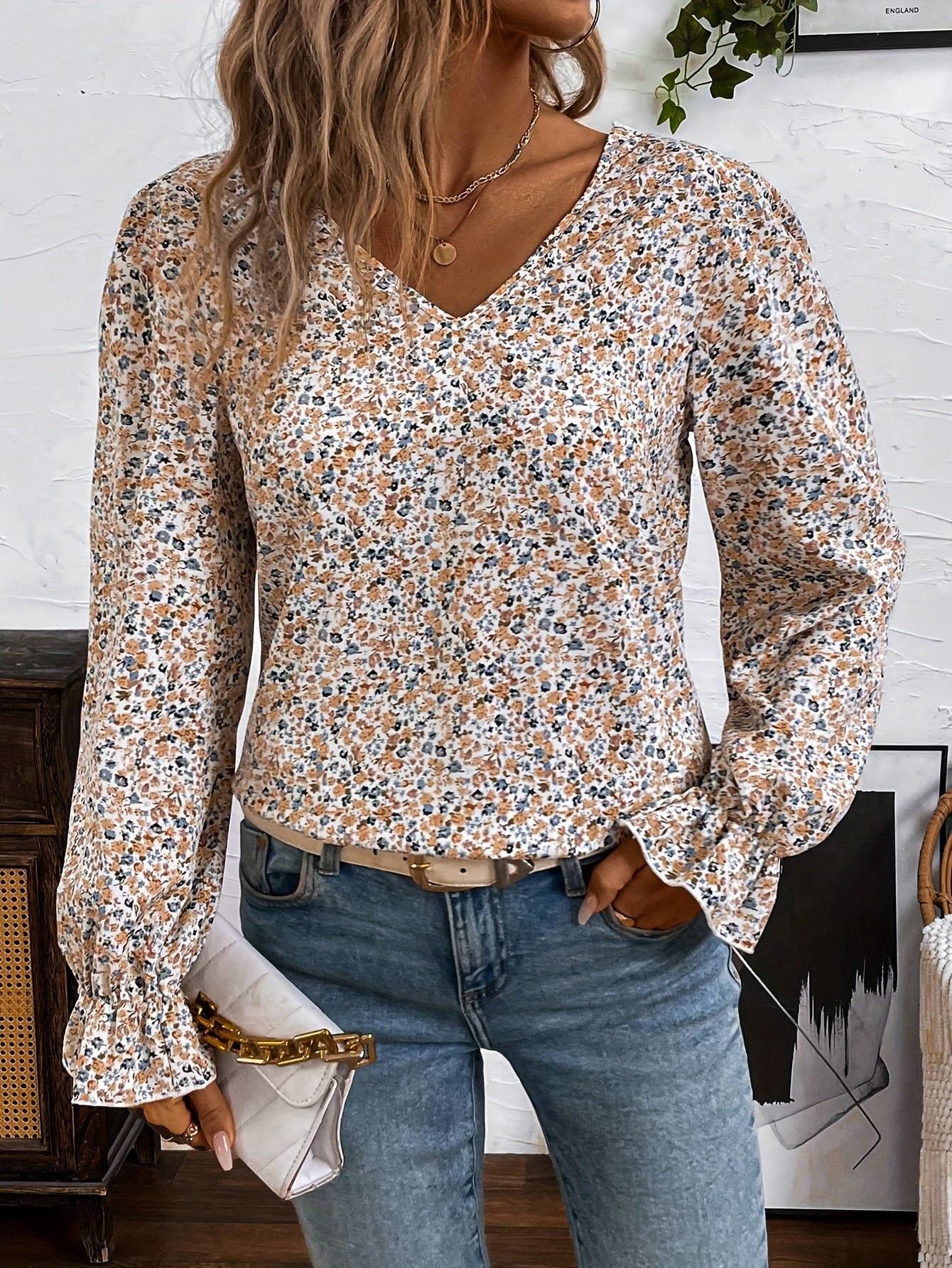Eglantine | Elegante blouse met bloemenprint en V-hals - kanten strikdetail, lage rug