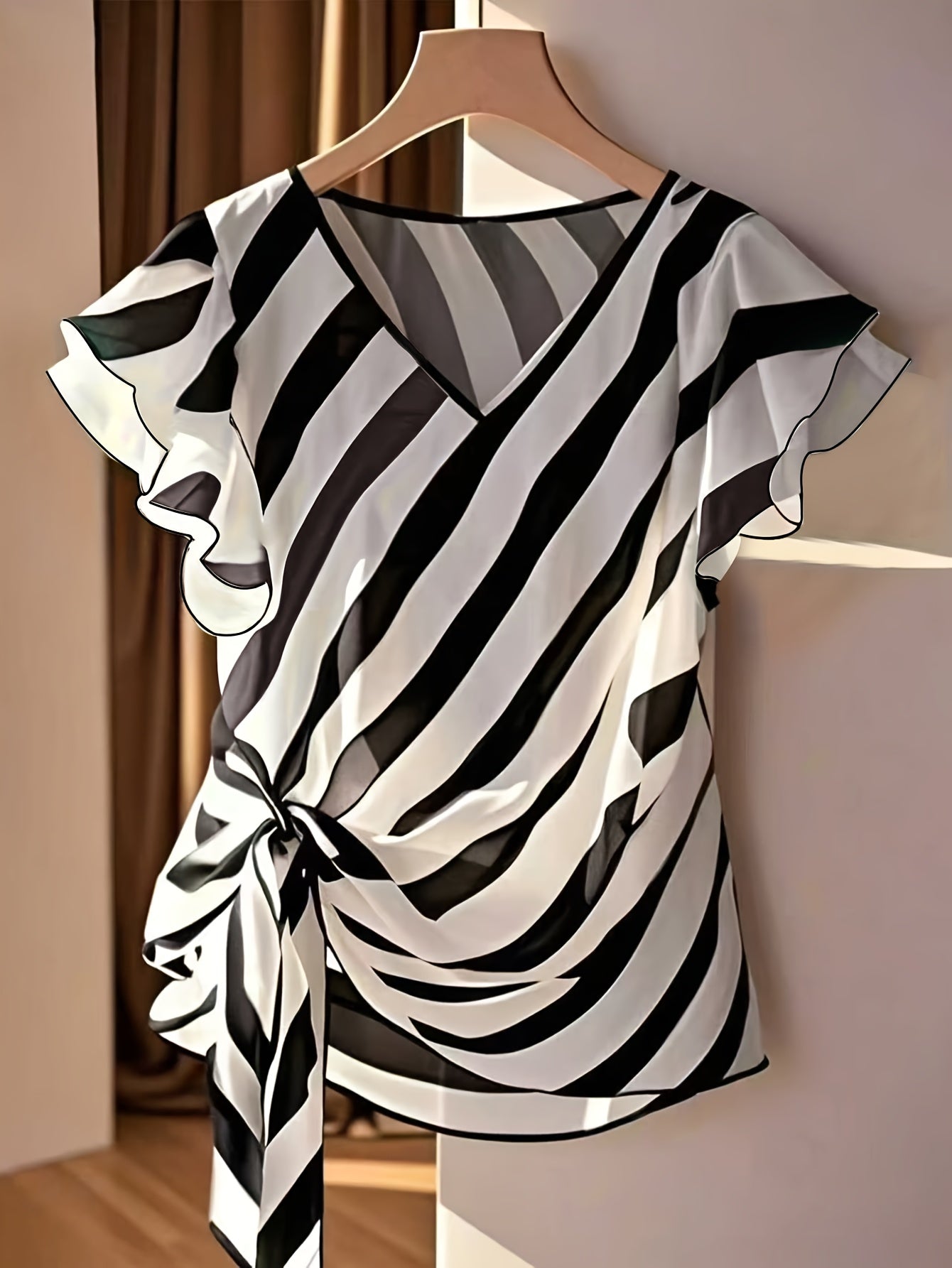 Kelyn | Casual zomertop voor dames – Gestreepte blouse met V-hals en strik in de taille