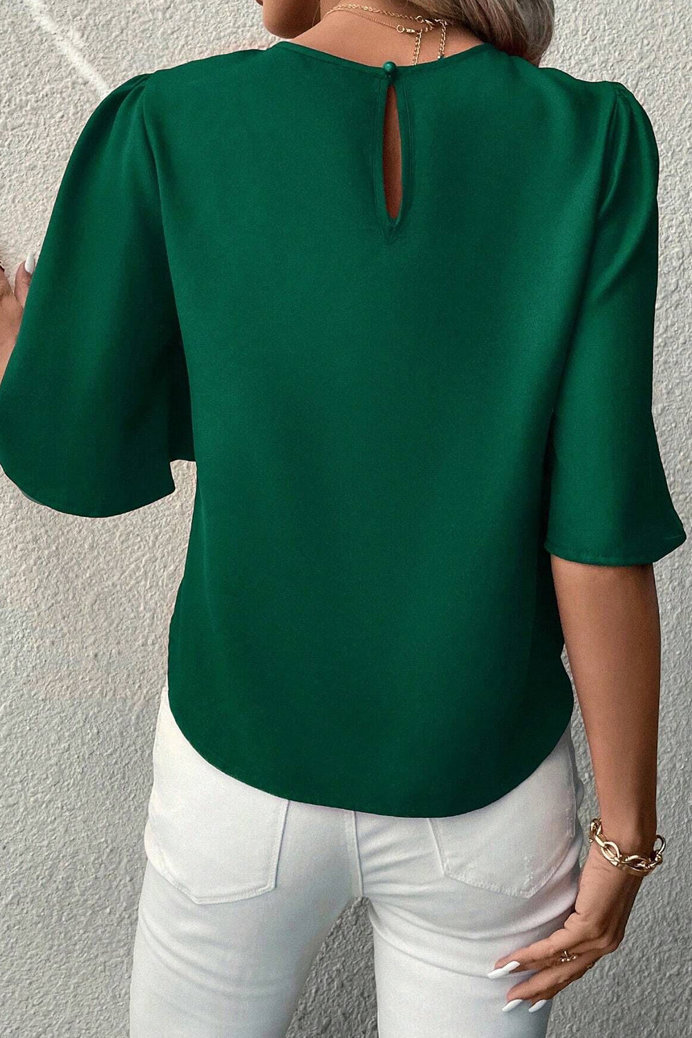 Misty | Elegante satijnen blouse met sleutelgat achter