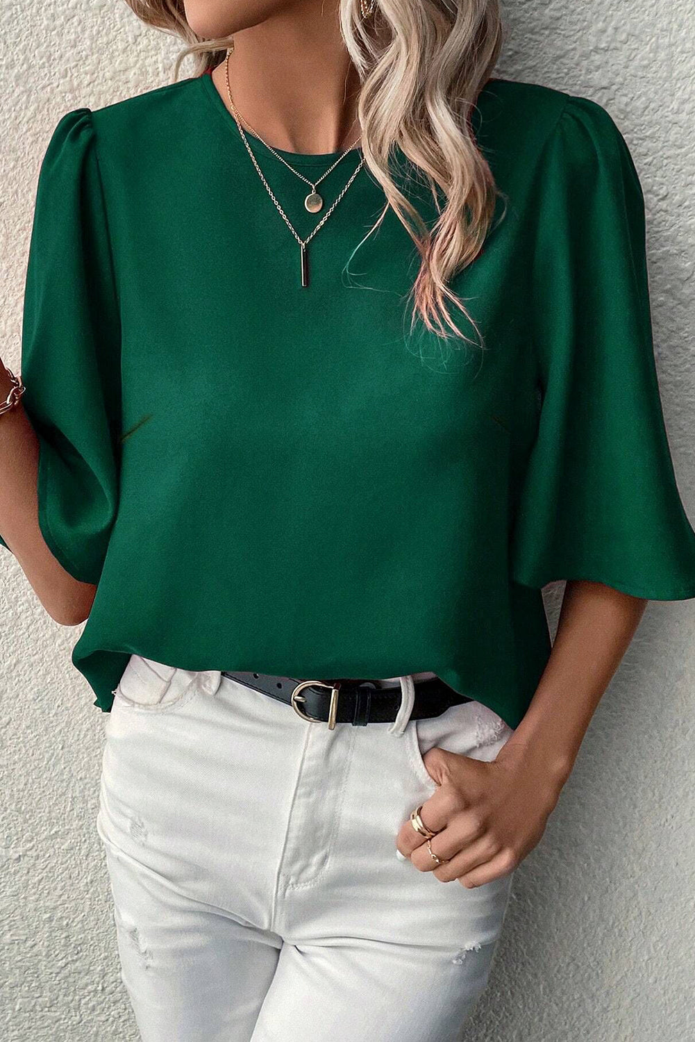 Misty | Elegante satijnen blouse met sleutelgat achter
