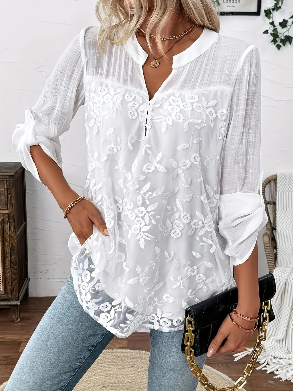 Elverine | Damesbloes met bloemenborduursel – kanten details, luchtige en elegante casual top