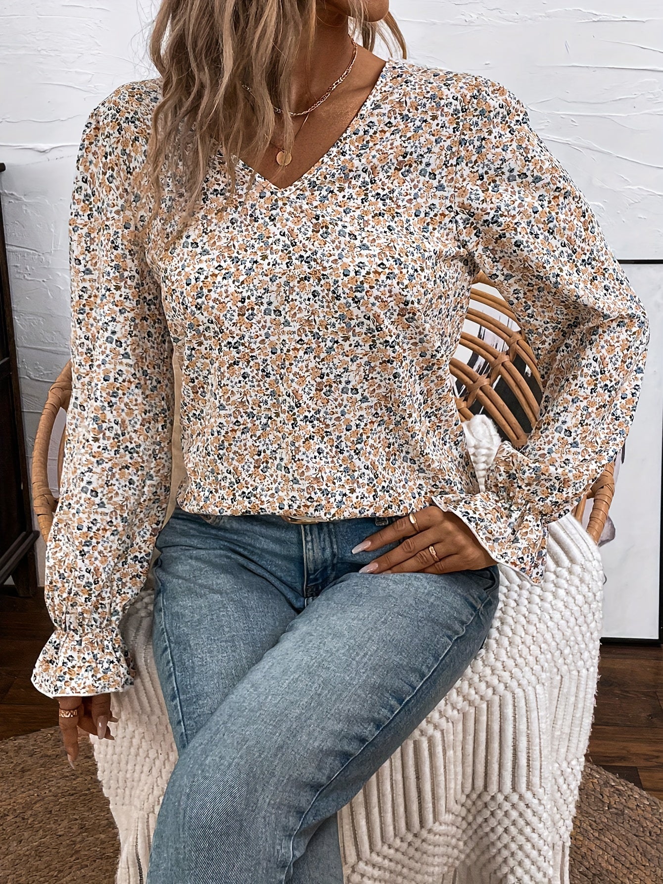 Eglantine | Elegante blouse met bloemenprint en V-hals - kanten strikdetail, lage rug