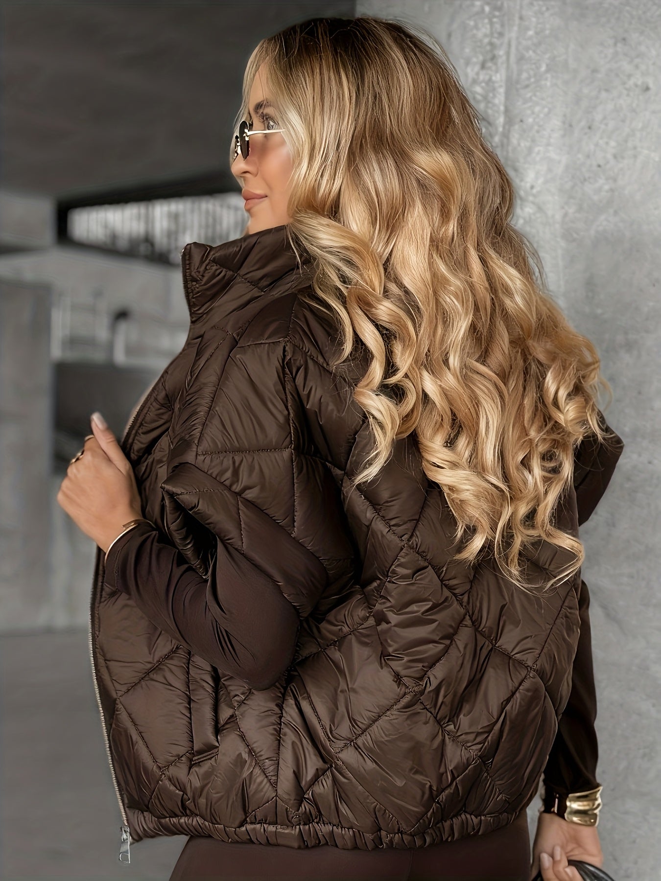 Azlina | Damesjas met korte mouwen en gewatteerde voering, mouwloze bodywarmer