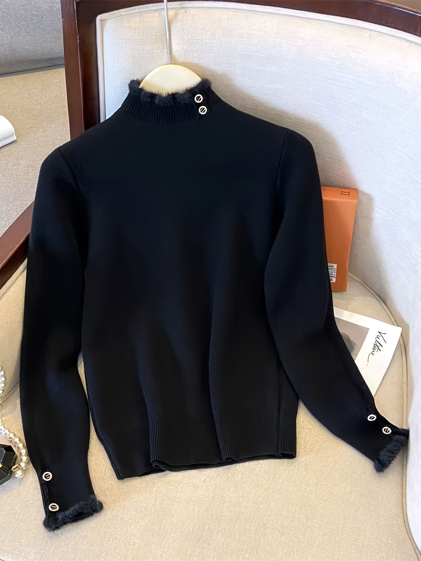 Lyssia | Gebreide dames trui met hoge hals - fleece gevoerd, knoopdetail, trui