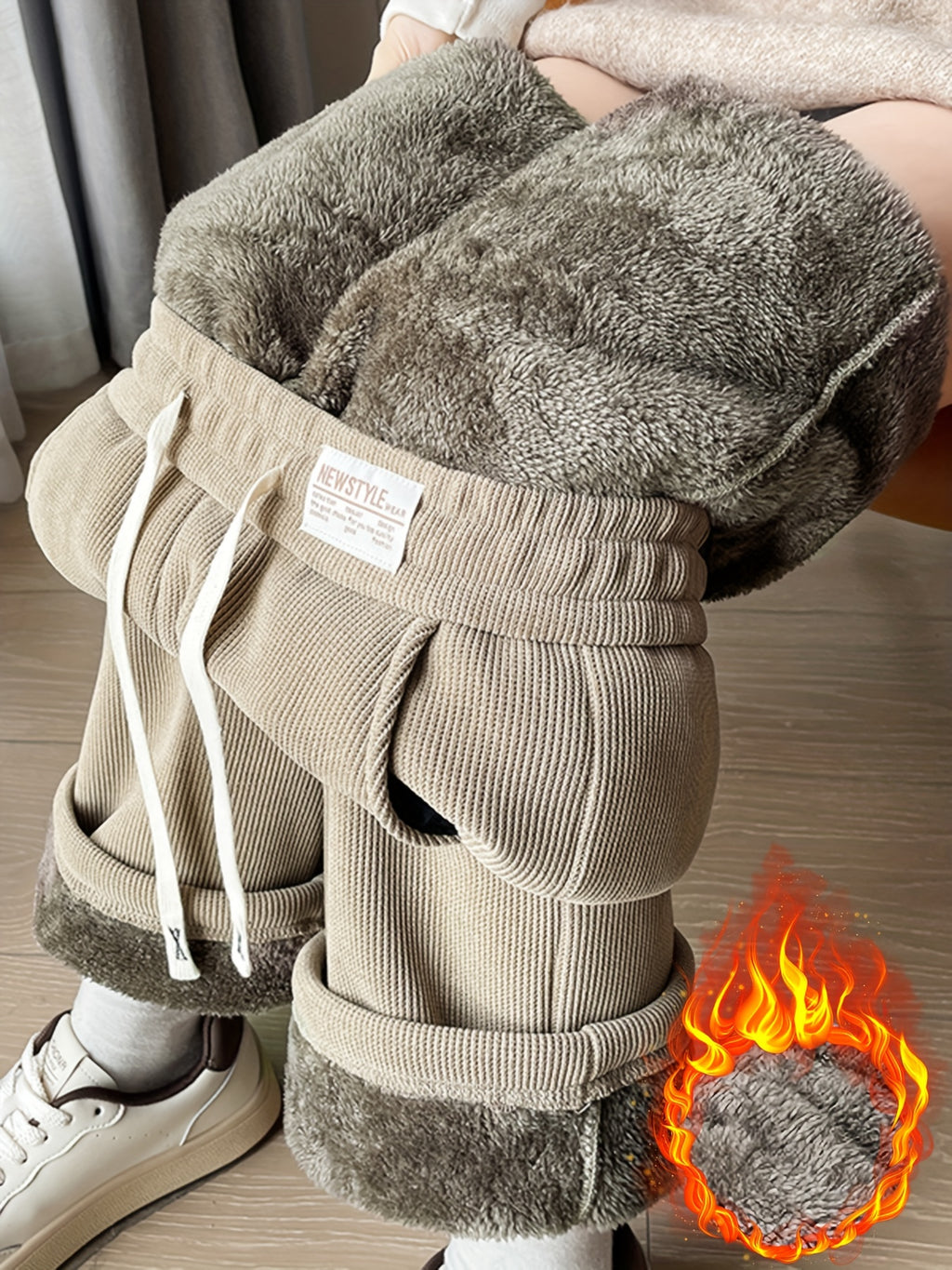 Denora | Knusse, met fleece gevoerde Corduroy broek met wijde pijpen - Warme winterjoggers met tunnelkoord