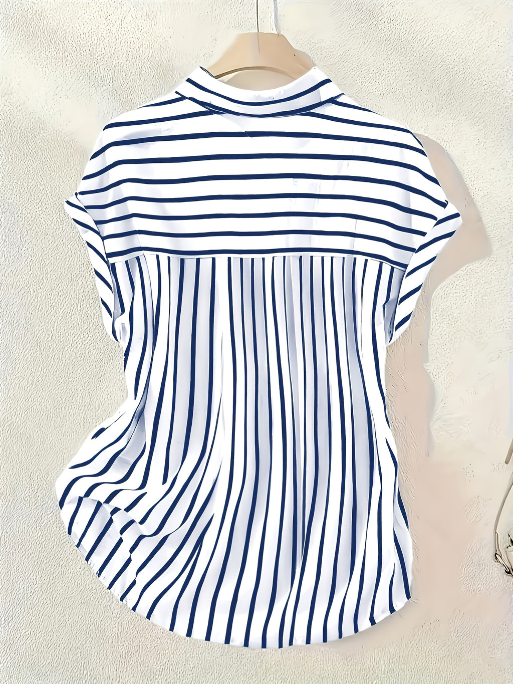 Avessina | Elegante gestreepte damesblouse – blouse met knoopsluiting en reverskraag
