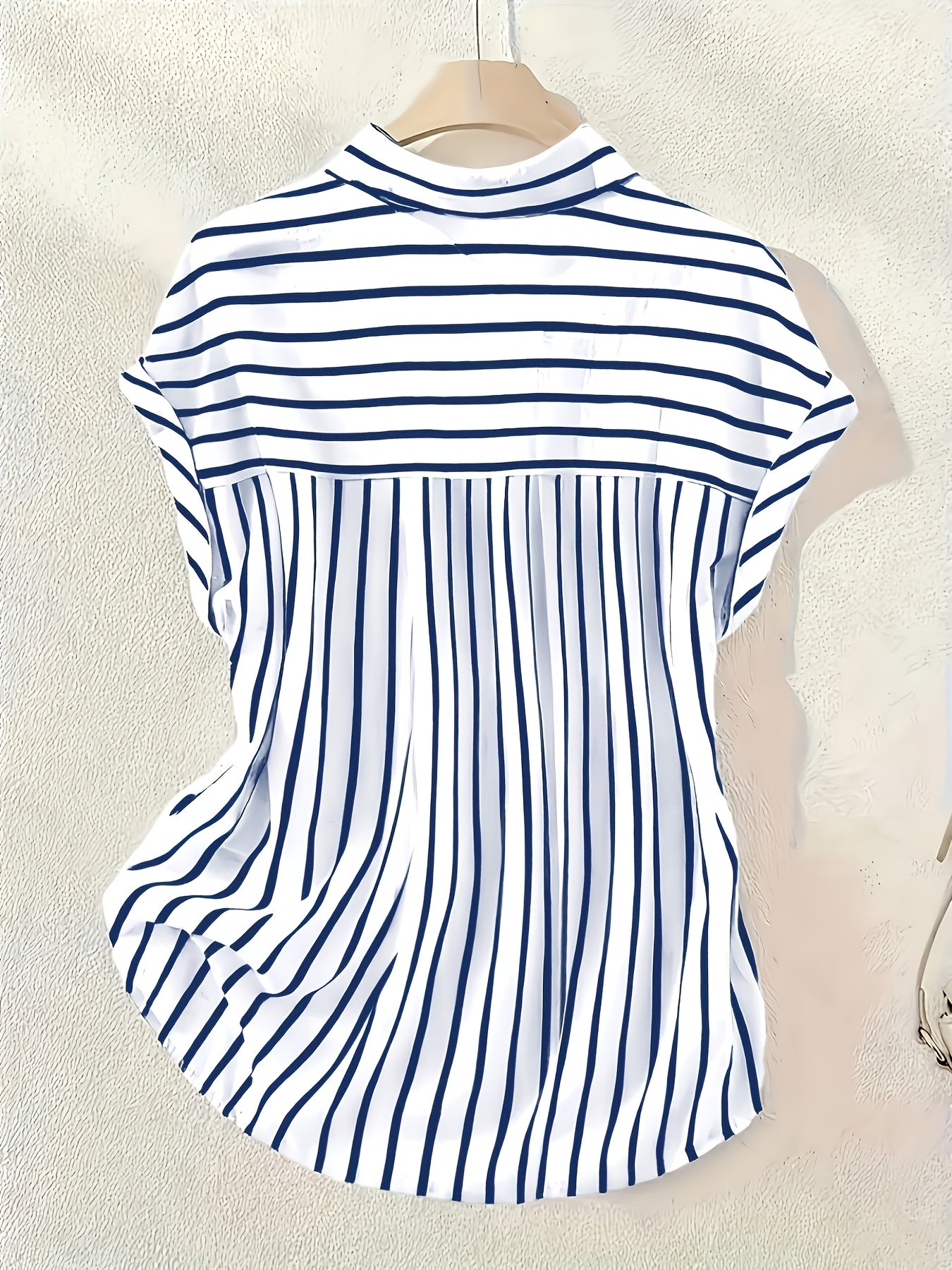 Avessina | Elegante gestreepte damesblouse – blouse met knoopsluiting en reverskraag