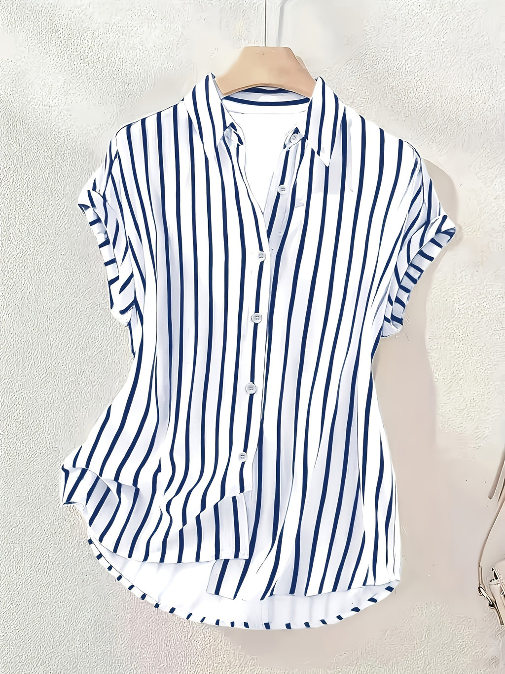 Avessina | Elegante gestreepte damesblouse – blouse met knoopsluiting en reverskraag