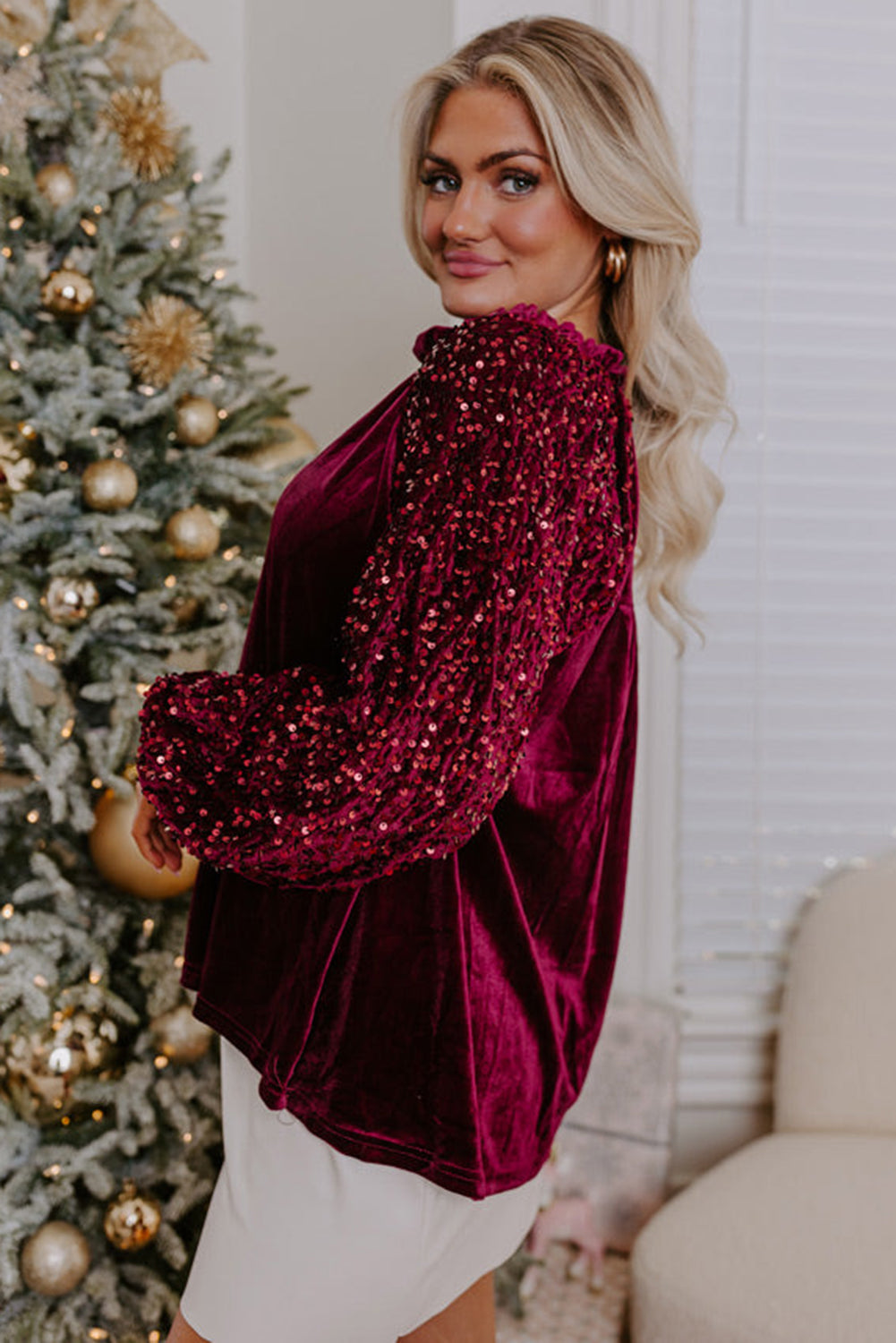 Amaris | Stijlvolle fluwelen dames-top met knoopsluiting en patchwork mouwen - feestelijke avondkleding