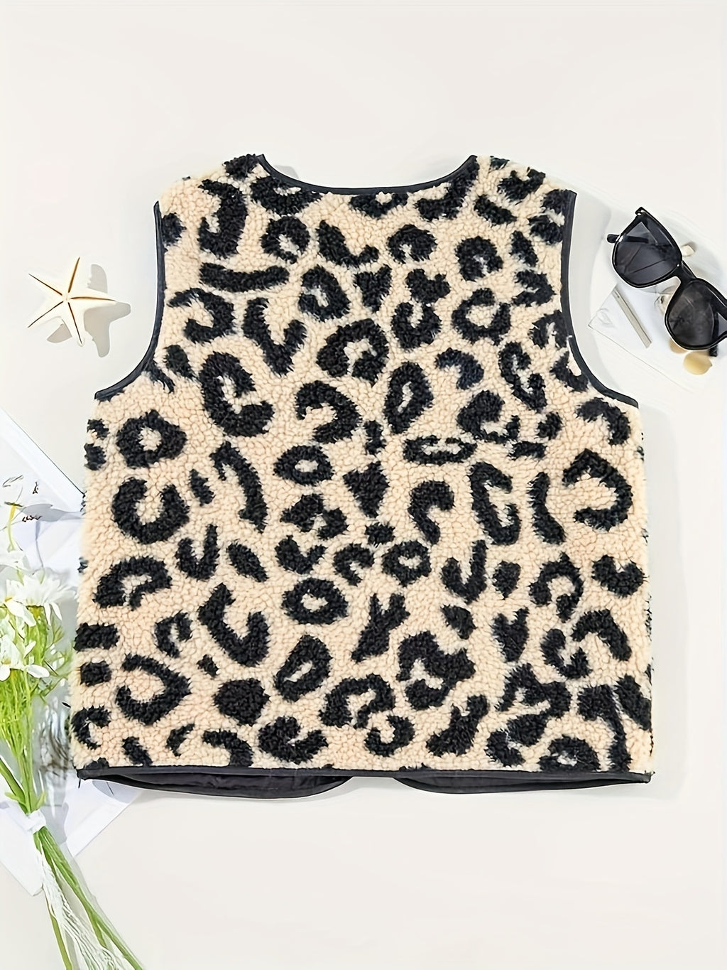 Marthe | Damesvest met luipaardprint en knopen – chic en casual