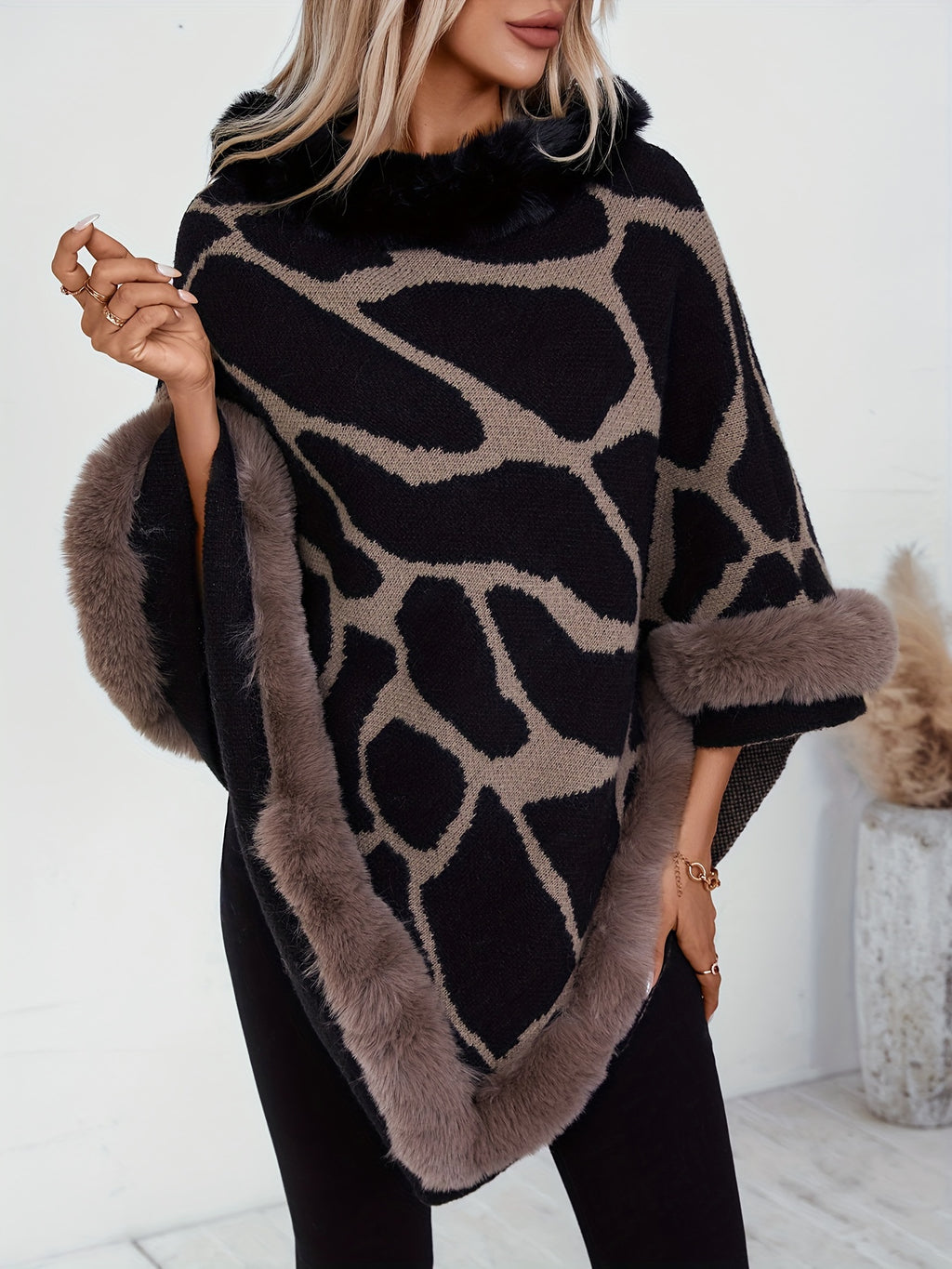Fiera | Poncho met giraffepatroon voor dames - donzig, onregelmatig biesje