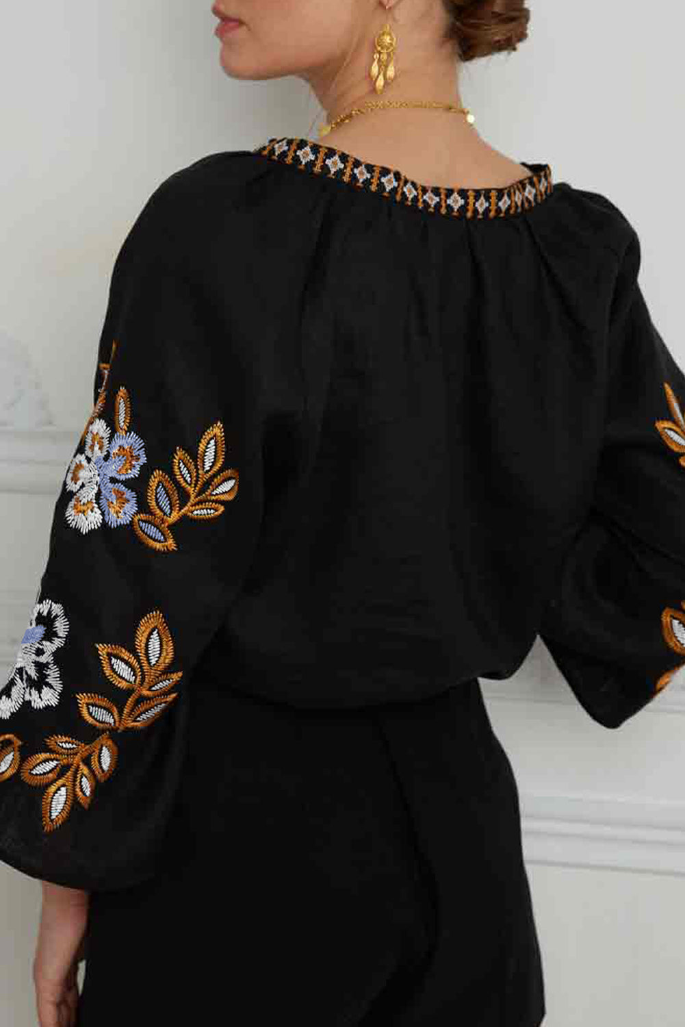 Elira | Zwart Boheems Geborduurd V Hals Blouse