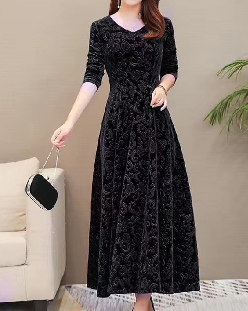Elegant velvet dress with long sleeves