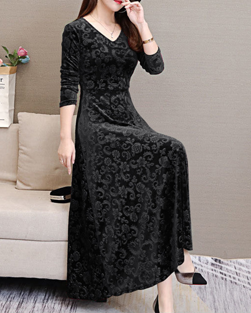 Elegant velvet dress with long sleeves