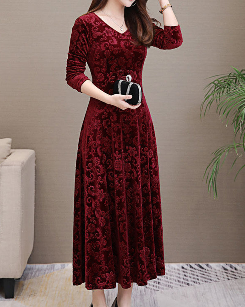 Elegant velvet dress with long sleeves