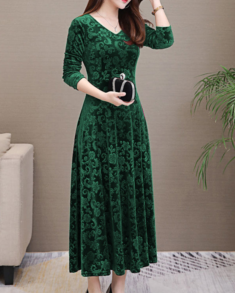 Elegant velvet dress with long sleeves