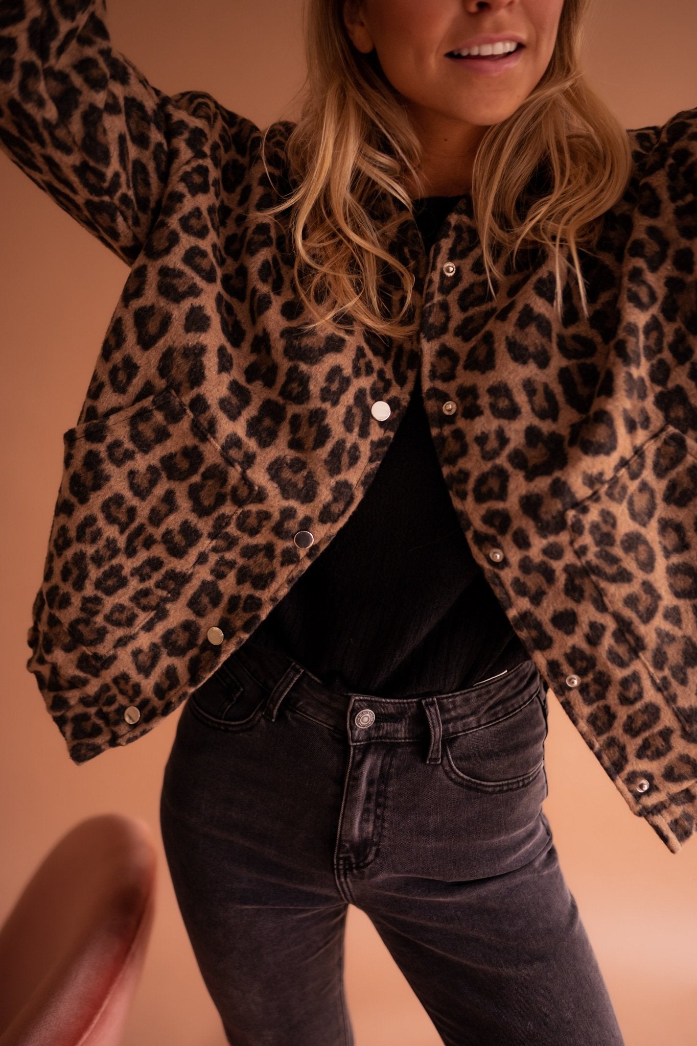 Enestra | Zacht jasje met luipaardprint voor dames – Lichtgewicht jas met patroon, casual en trendy