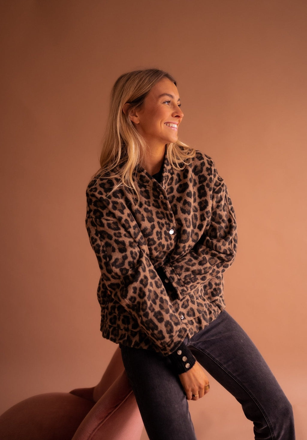 Enestra | Zacht jasje met luipaardprint voor dames – Lichtgewicht jas met patroon, casual en trendy
