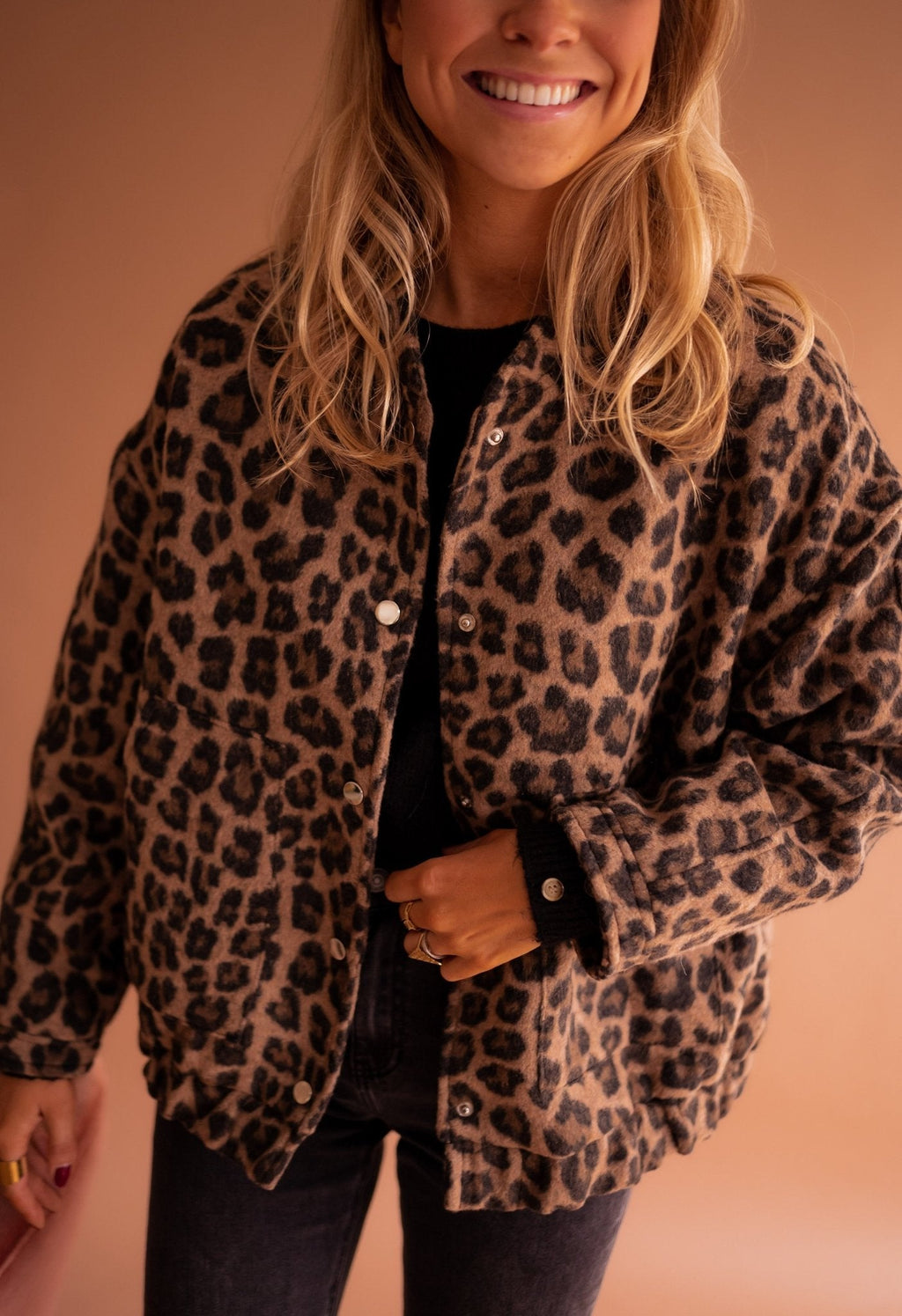 Enestra | Zacht jasje met luipaardprint voor dames – Lichtgewicht jas met patroon, casual en trendy