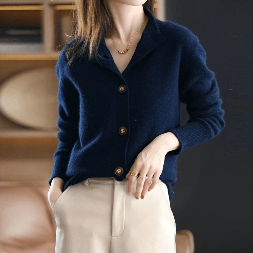 Heleen | Élégant cardigan en maille avec fermeture boutonnée et col montant