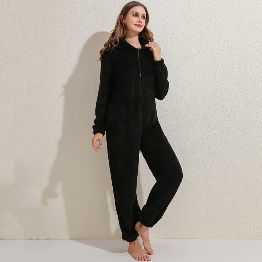 Liorah | Plush fleece onesie voor dames met capuchon en berenoren – Warme, knusse winterpyjama