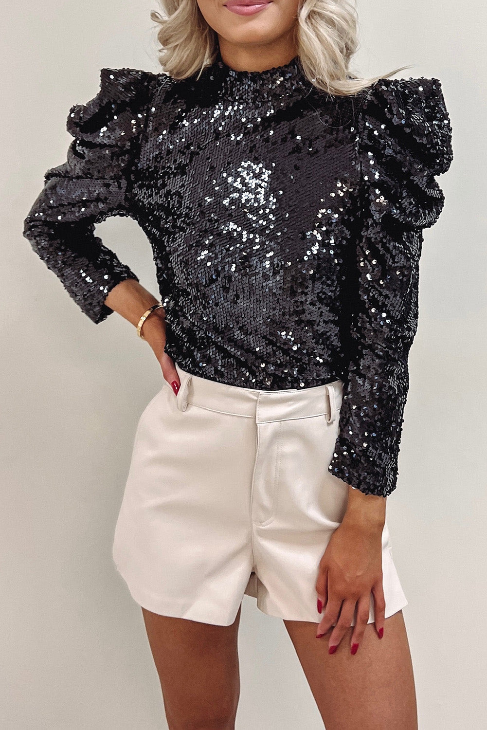 Beatriz | Top avec un chemisier glamour et scintillant, haut festif pour femme avec manches scintillantes et sequins