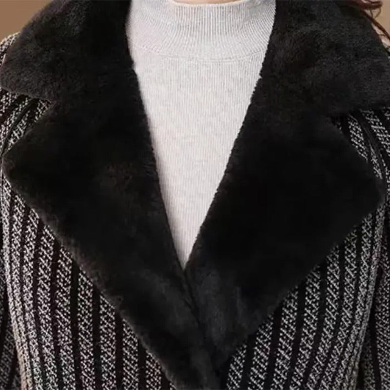 Faerla | Damesjas met dubbele knoopsluiting en zachte fleecevoering – Elegante halflange winterjas