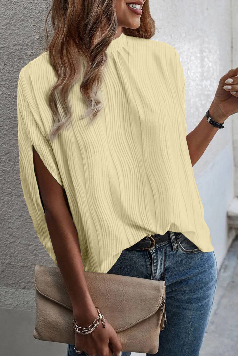 Tonia | Golvende blouse met structuur en hoge halslijn
